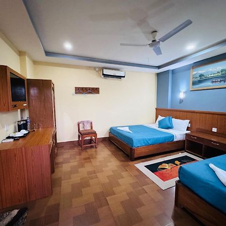 Hotel Jungle Wildlife Camp Sauraha Exterior foto