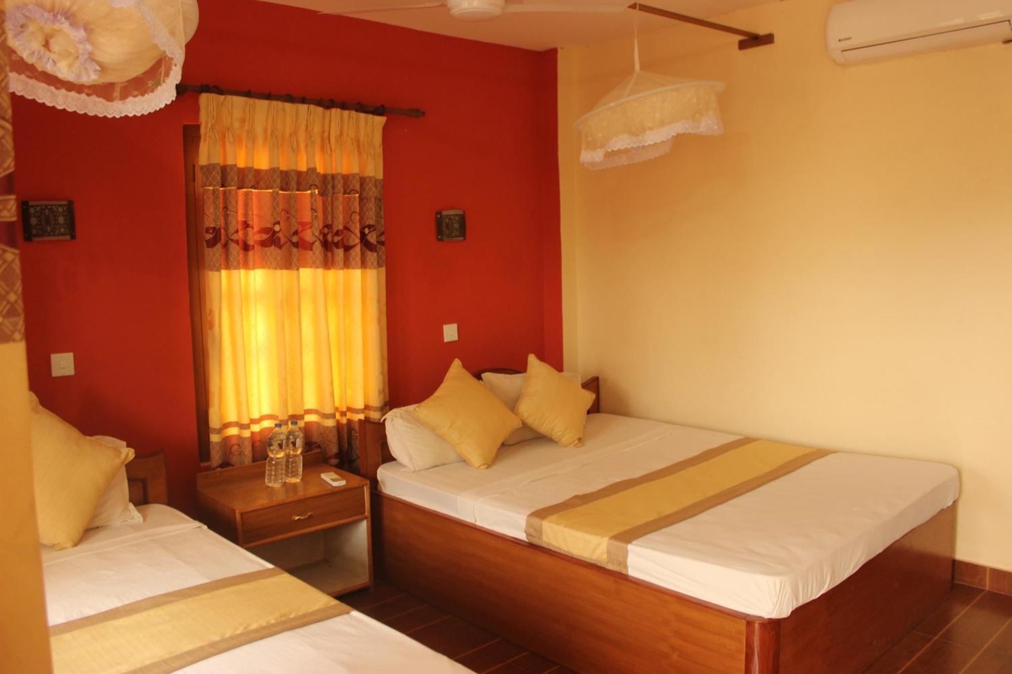 Hotel Jungle Wildlife Camp Sauraha Zimmer foto