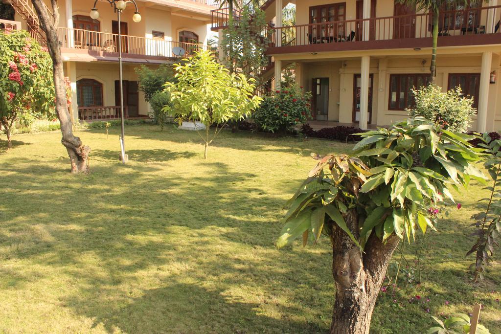 Hotel Jungle Wildlife Camp Sauraha Exterior foto