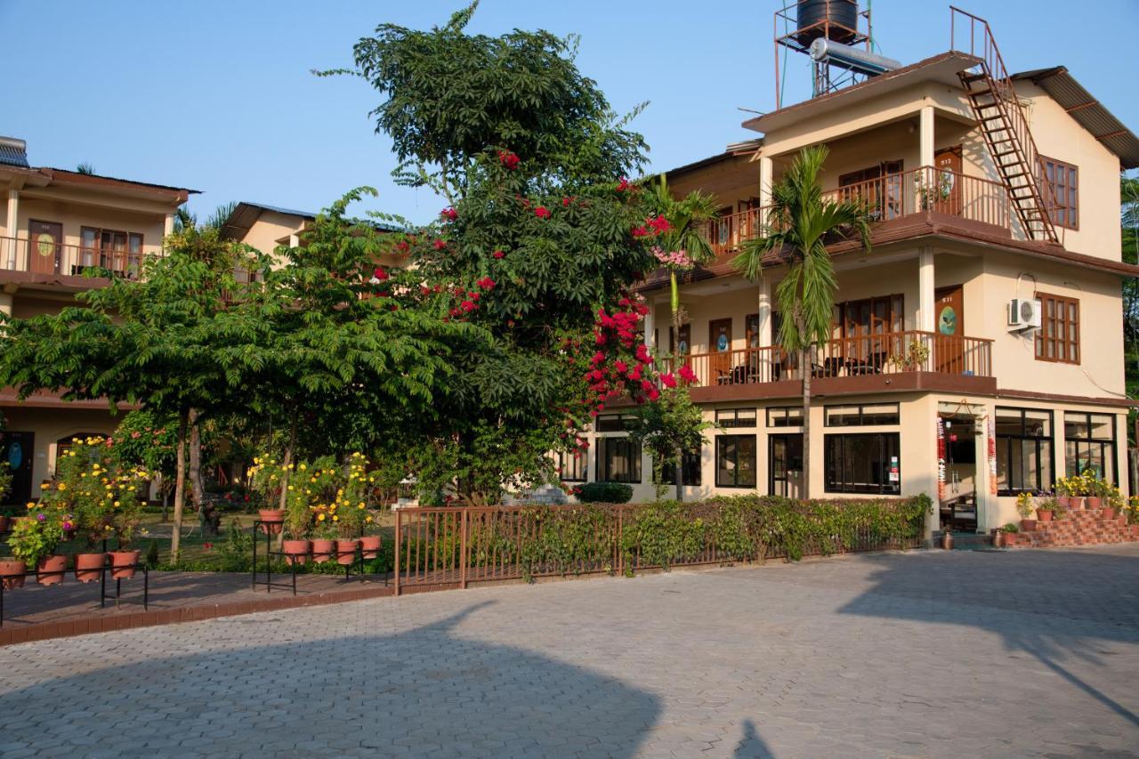 Hotel Jungle Wildlife Camp Sauraha Exterior foto